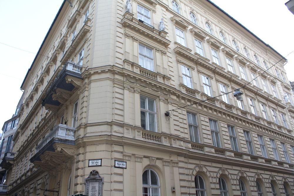 Old Monarchia Hotel Budapesta Exterior foto